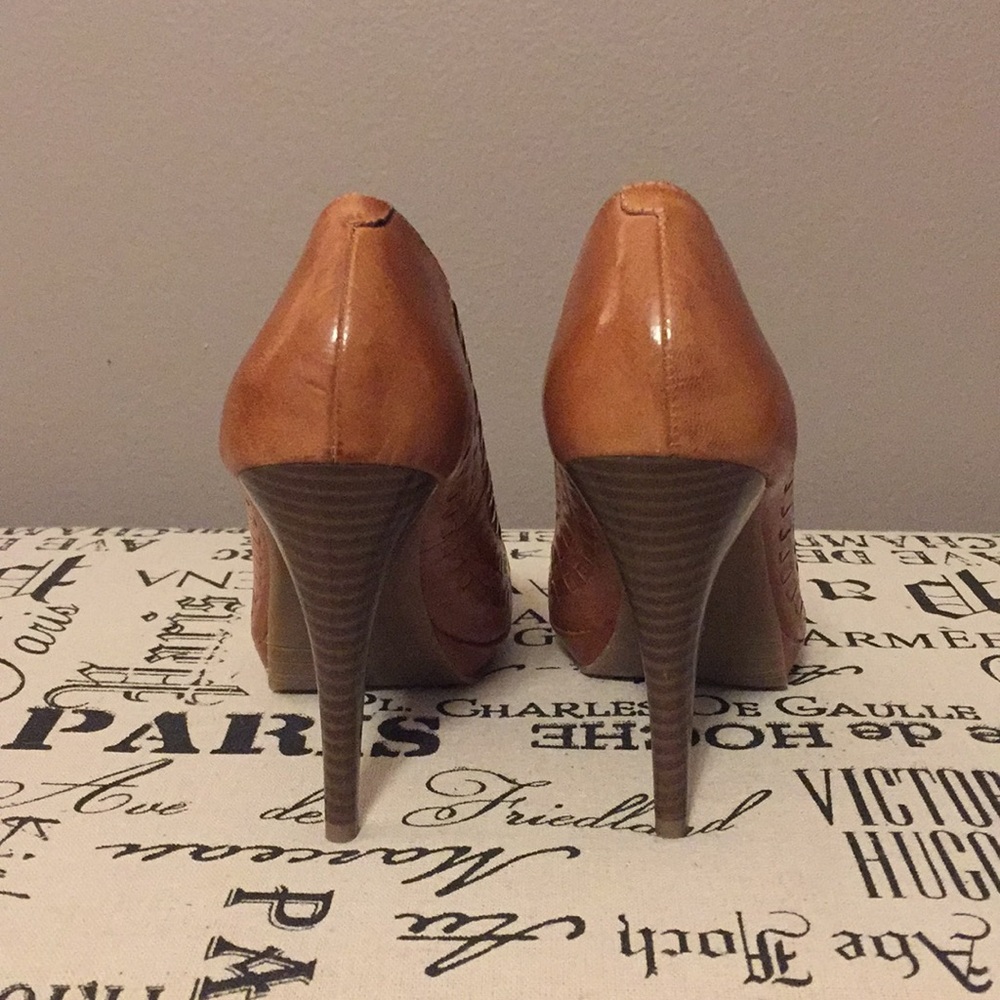 Shoes - Picture 3 of 5